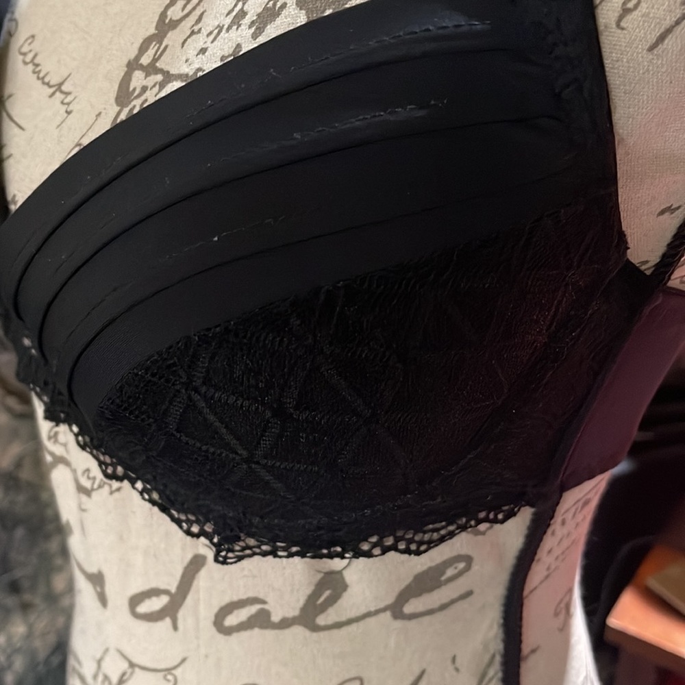 38D Black Bow bra. - Picture 3 of 9